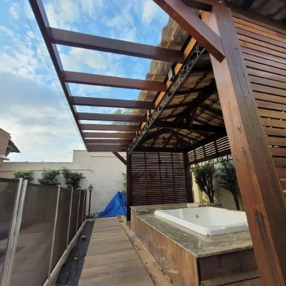 Cobertura de Policarbonato Compacto em Diadema SP Cobertura de Policarbonato Compacto em Diadema SP — Instalação em garagem residencial
