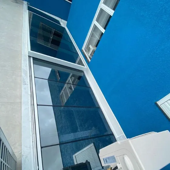 Cobertura Retrátil Policarbonato/Telha/Vidro em Diadema SP — Cobertura com calha lateral para escoamento