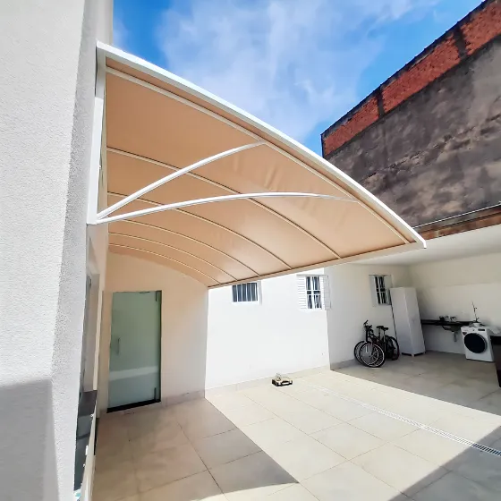 Toldo Fixo de Lona PVC em Diadema SP Toldo Fixo de Lona PVC em Diadema SP — Cobertura em quintal residencial coberto